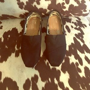 Black canvas Toms