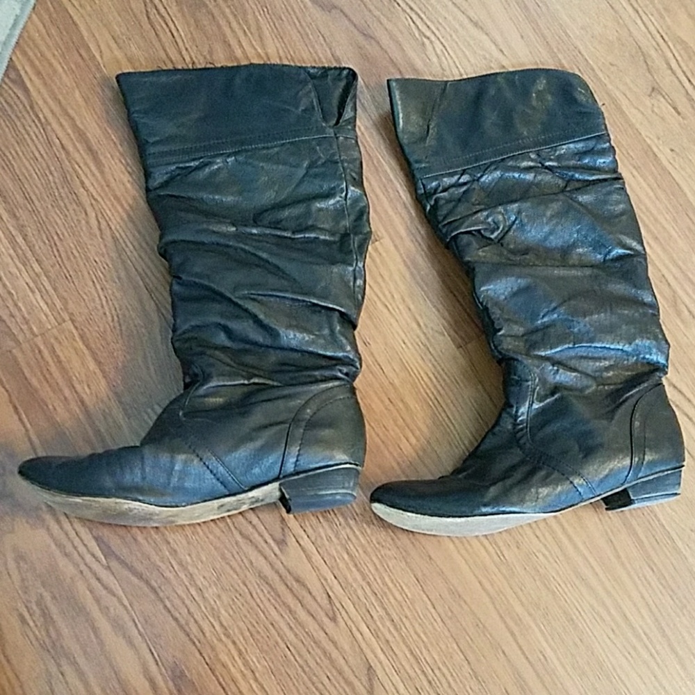 Steve Madden pull on boots.