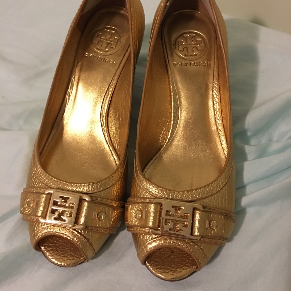 Tory Burch in EUC gold wedge size 7