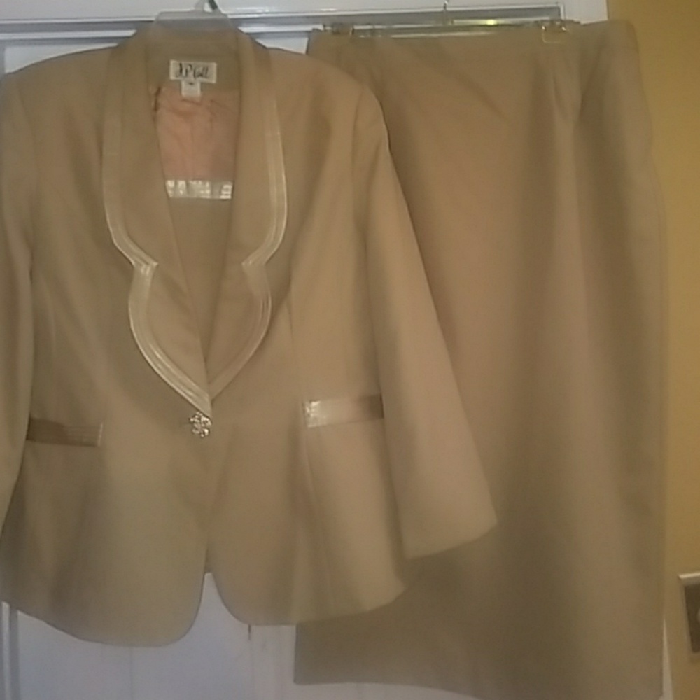 Size 18 Two piece skirt set