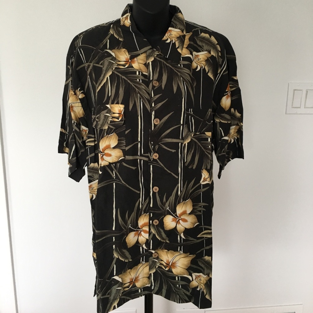 Men’s button down tropical Tommy Bahama shirt