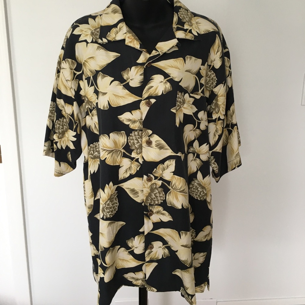 Tommy Bahama 100% silk button down men’s shirt