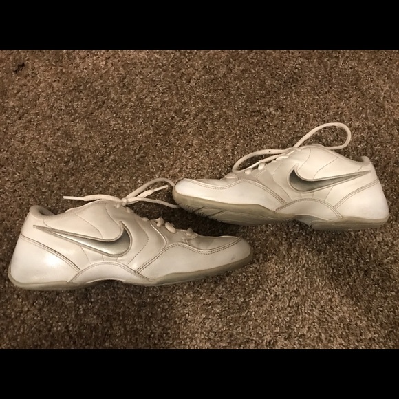 cheap nike cheer shoes