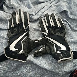 XL NIKE FOOTBALL GLOVES
