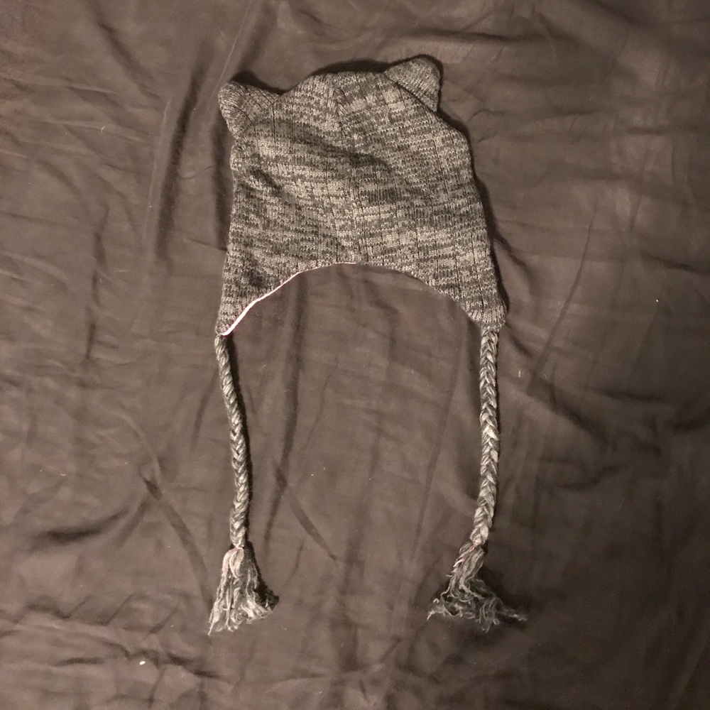 Cat, winter hat - Picture 3 of 3