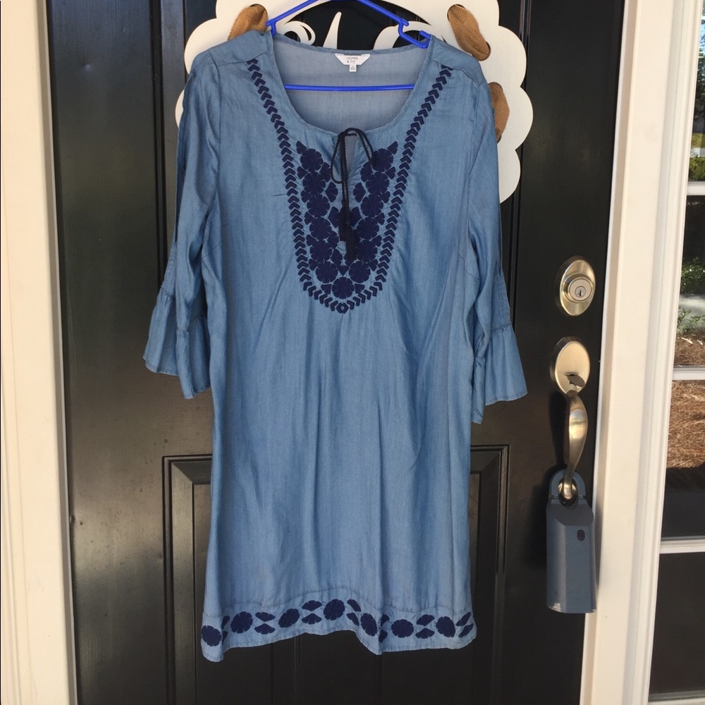 Jean patterned with blue embroidered details