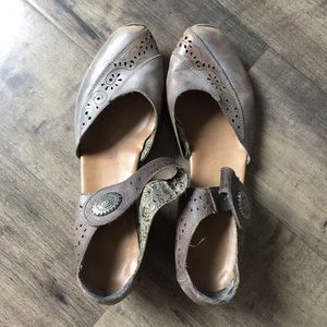 Rieker gray size 39 dress shoe with 1 1/2 in heel