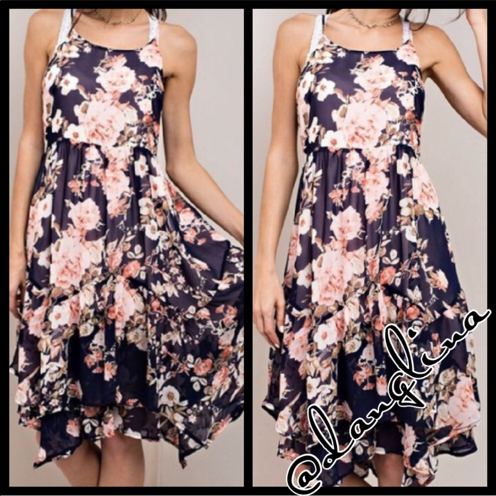 ❣️ Sale was 45$ down sizing ❣️ Asymmetrical hem floral dress