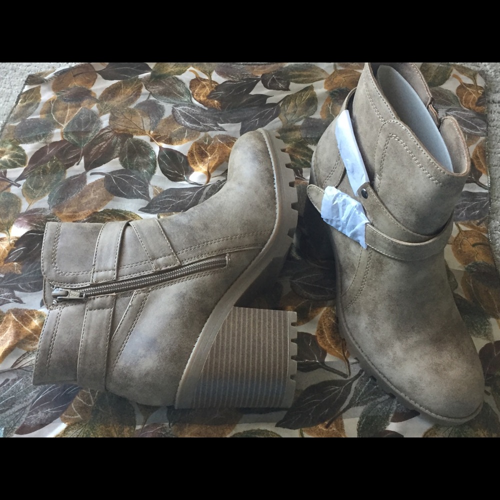 Stone Colored Ankle Boot Size 9M