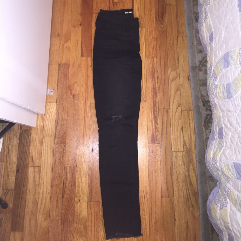 Old Navy distressed black jeans ✨