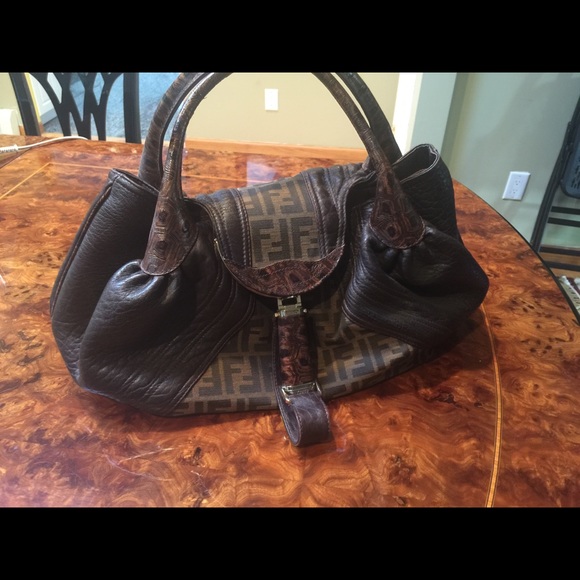 Authentic Fendi Spy Bag - Picture 1 of 5