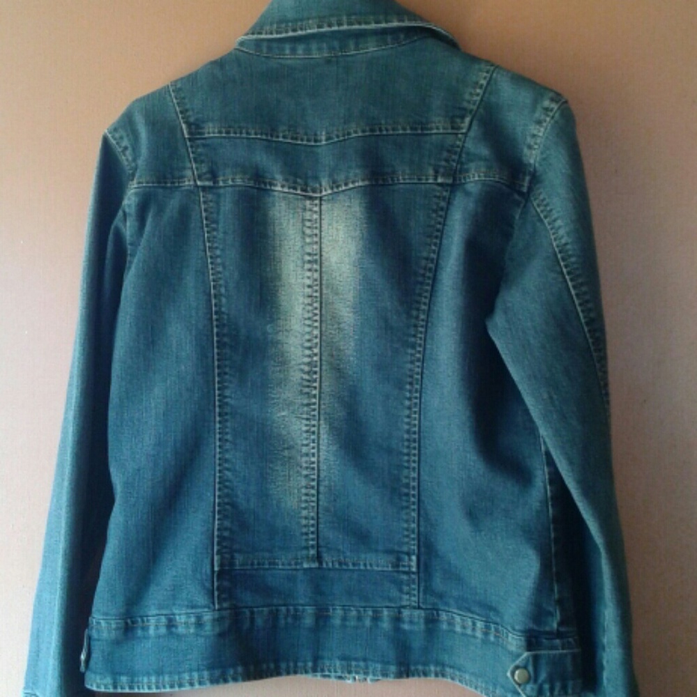 Feng Jeans Jacket, size Medium. - Picture 3 of 4