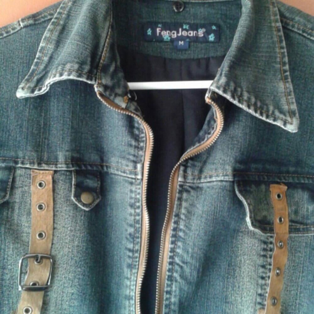 Feng Jeans Jacket, size Medium. - Picture 4 of 4