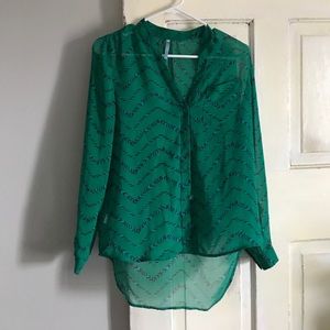 Women’s high-lo blouse