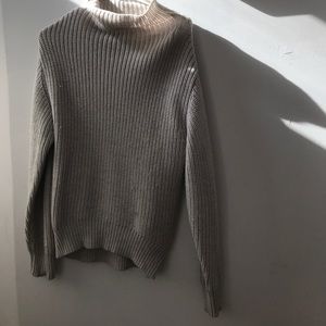 Oversized Gray Aritzia Turtleneck (XXS)