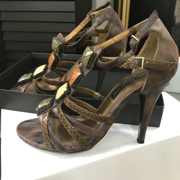 Heels - Picture 2 of 5