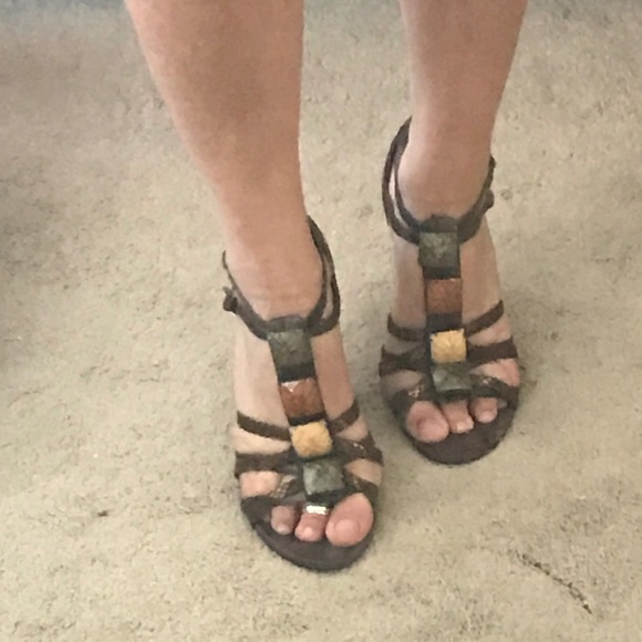 Heels - Picture 4 of 5