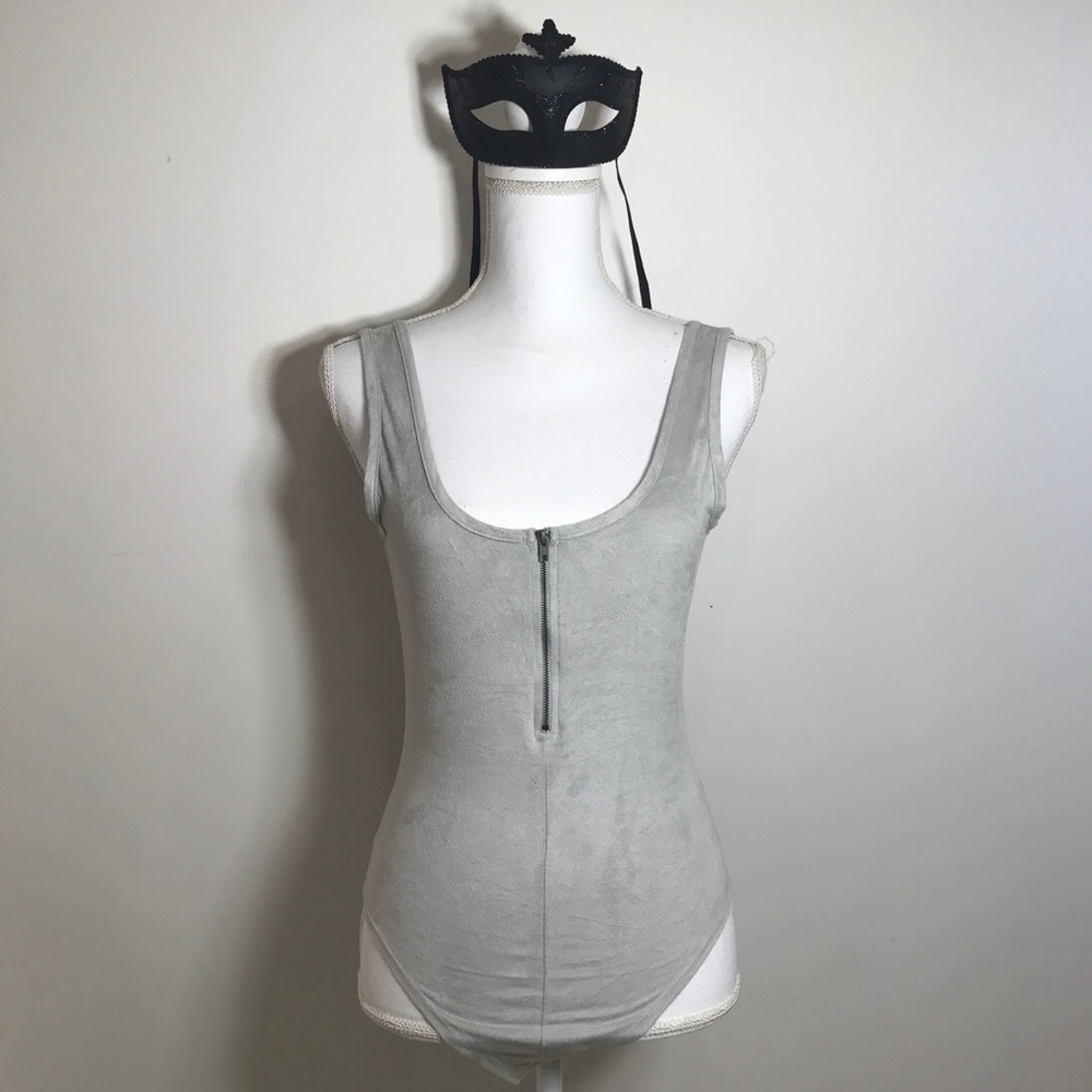 ❗️NWOT Grey Faux Suede Velvet Bodysuit Open Back