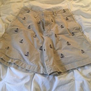 Vineyard vines khaki shorts w/ sailboats