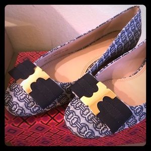 Tory Burch Gemini link bow flat ,size 7, brand new