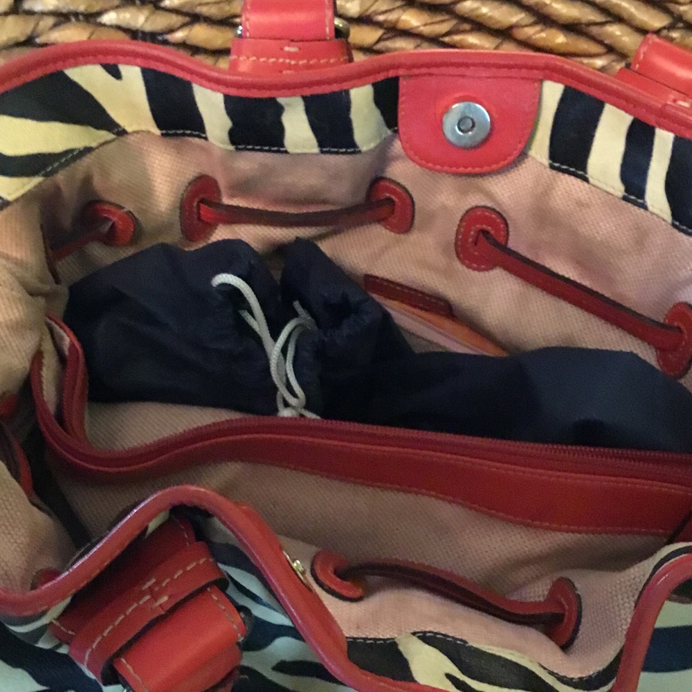 Dooney & Bourke - Picture 2 of 4
