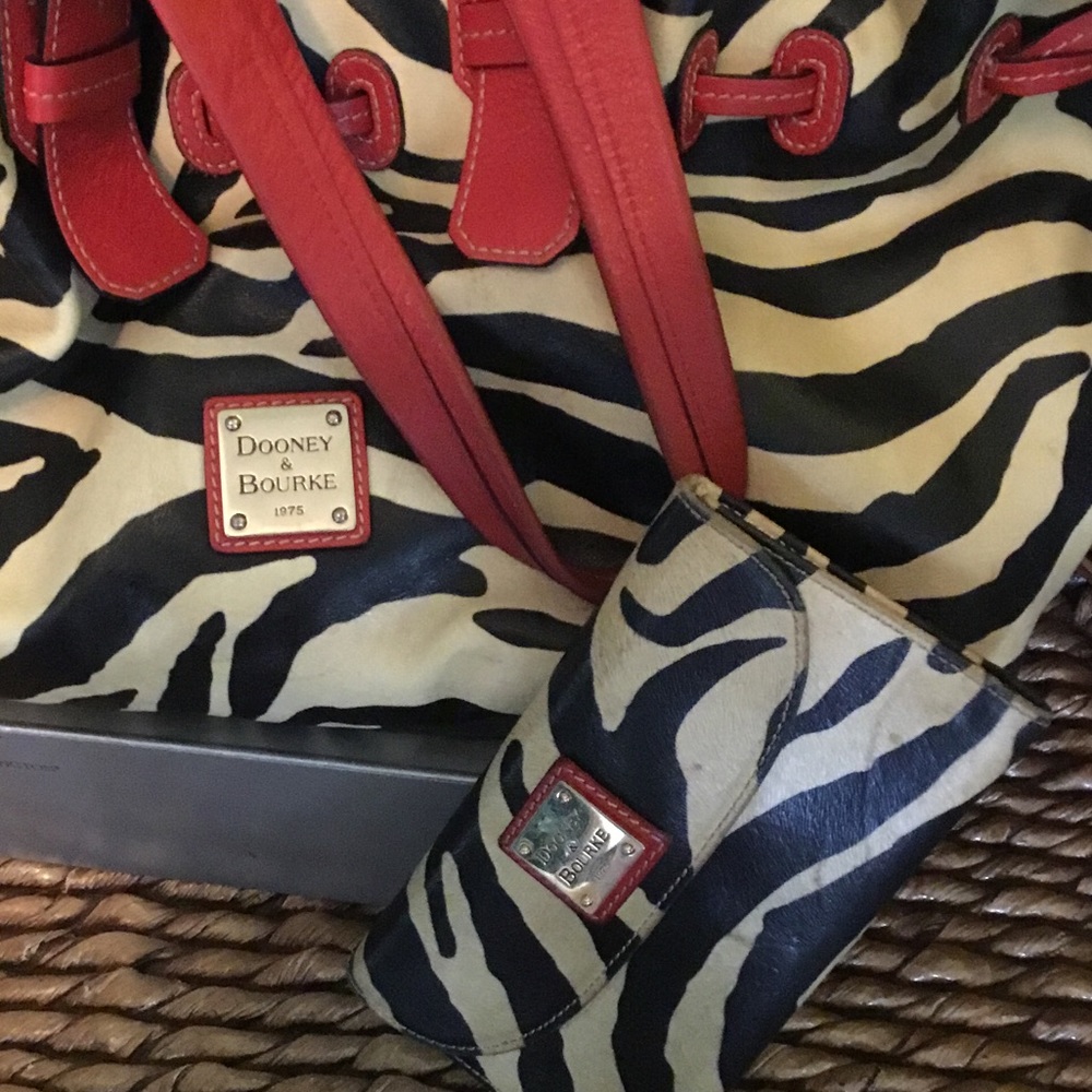 Dooney & Bourke - Picture 3 of 4