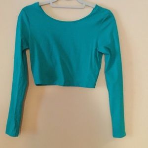 ✨✨Brand new with tags long sleeve crop top✨✨.