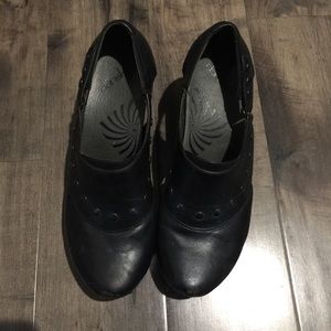 Dansko 3 inch heel shoe