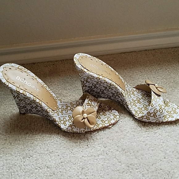 BCBG SHOES - Picture 2 of 3