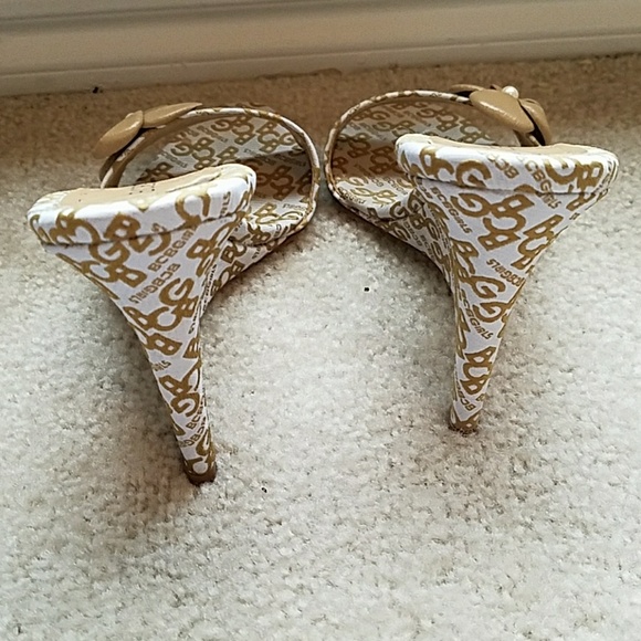 BCBG SHOES - Picture 3 of 3