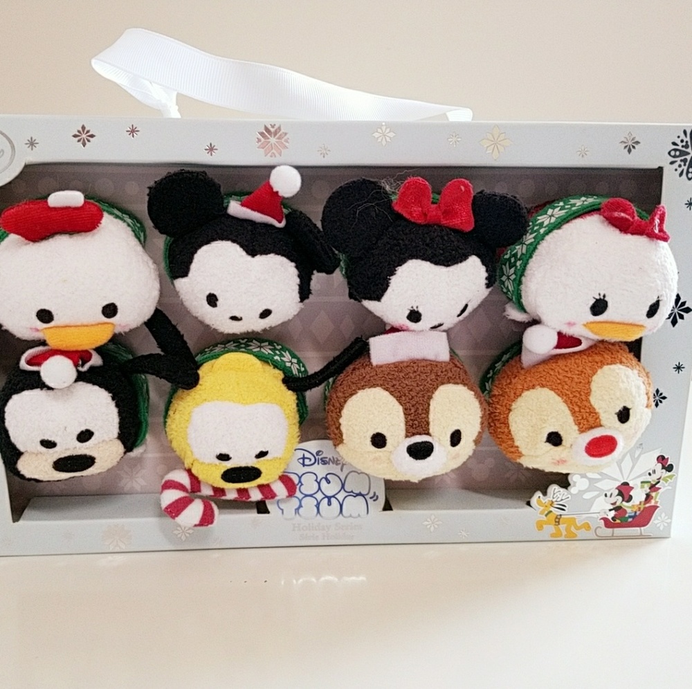 Disney Tsum Tsum 
Christmas Holiday Box Set 8pcs
