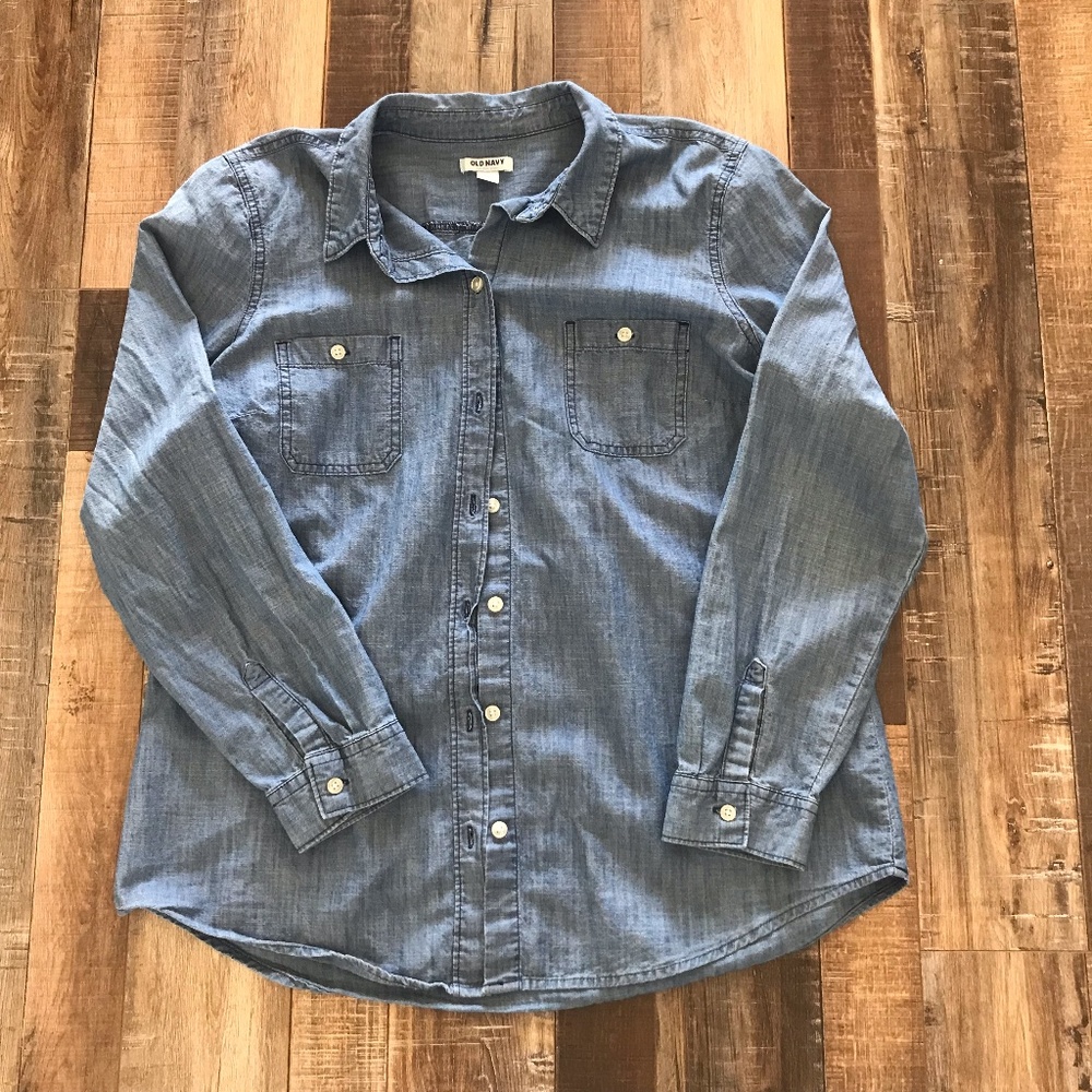 Old Navy Chambray button up (size L)