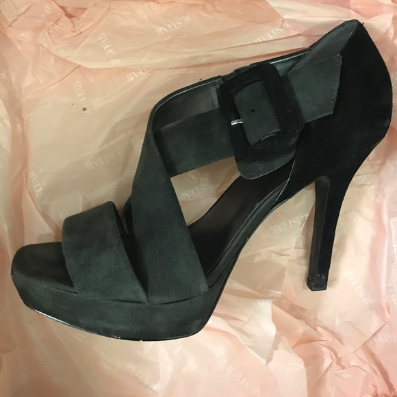 Heels - Picture 3 of 4