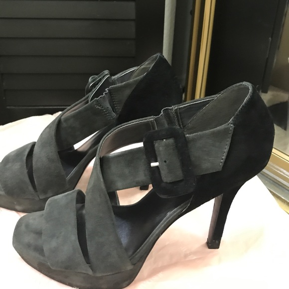 Heels - Picture 4 of 4