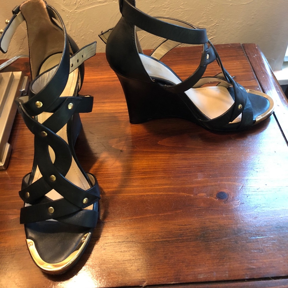 Black Wedge Pour la Victoire sandals