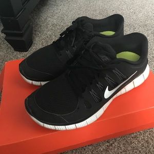 NIKE free runs 5.0
