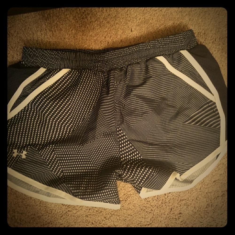 Nwot size small navy / white under armour short