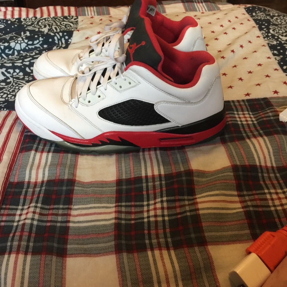 Jordan low fire red 5's