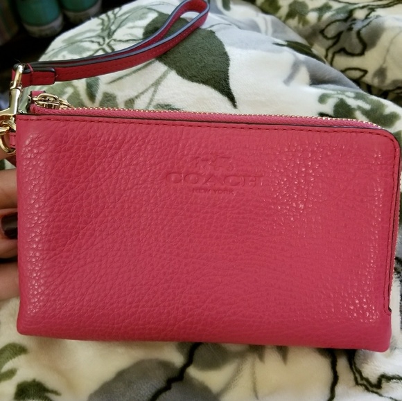 *Sold on x-post* Coach double corner zip wristlet - Picture 2 of 8
