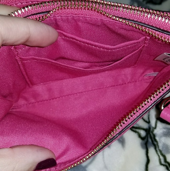 *Sold on x-post* Coach double corner zip wristlet - Picture 7 of 8