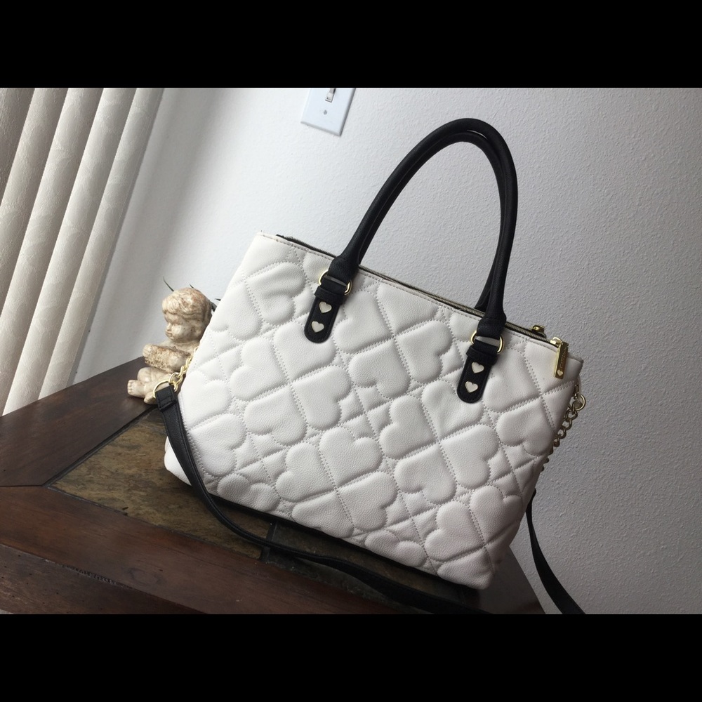 Betsey Johnson Satchel Discounted 🎈🎈 - Picture 4 of 7