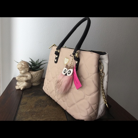 Betsey Johnson Satchel Discounted 🎈🎈 - Picture 2 of 7