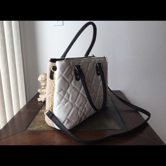 Betsey Johnson Satchel Discounted 🎈🎈 - Picture 3 of 7