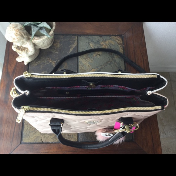 Betsey Johnson Satchel Discounted 🎈🎈 - Picture 5 of 7