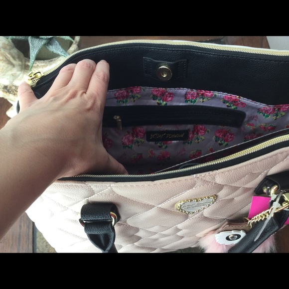 Betsey Johnson Satchel Discounted 🎈🎈 - Picture 6 of 7