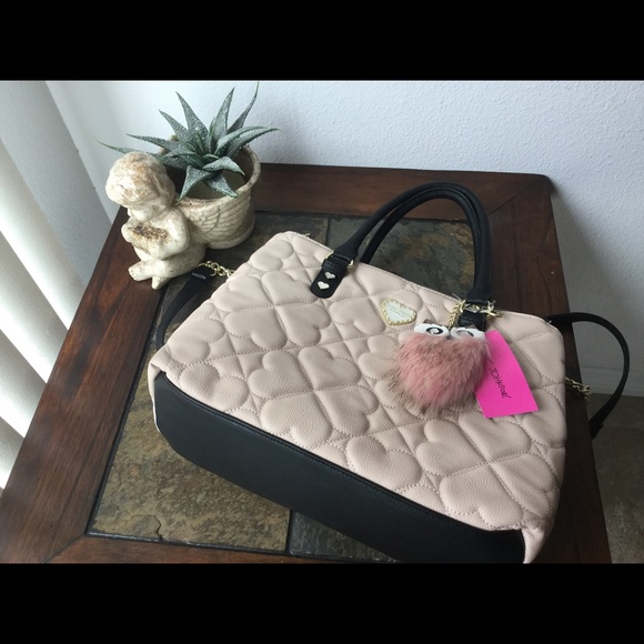 Betsey Johnson Satchel Discounted 🎈🎈 - Picture 7 of 7