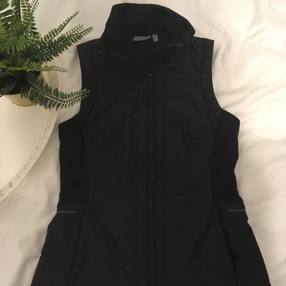 Athleta Form Fit Flattering Vest