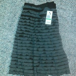 NWT Studio M Gray & Black Pleated Skirt