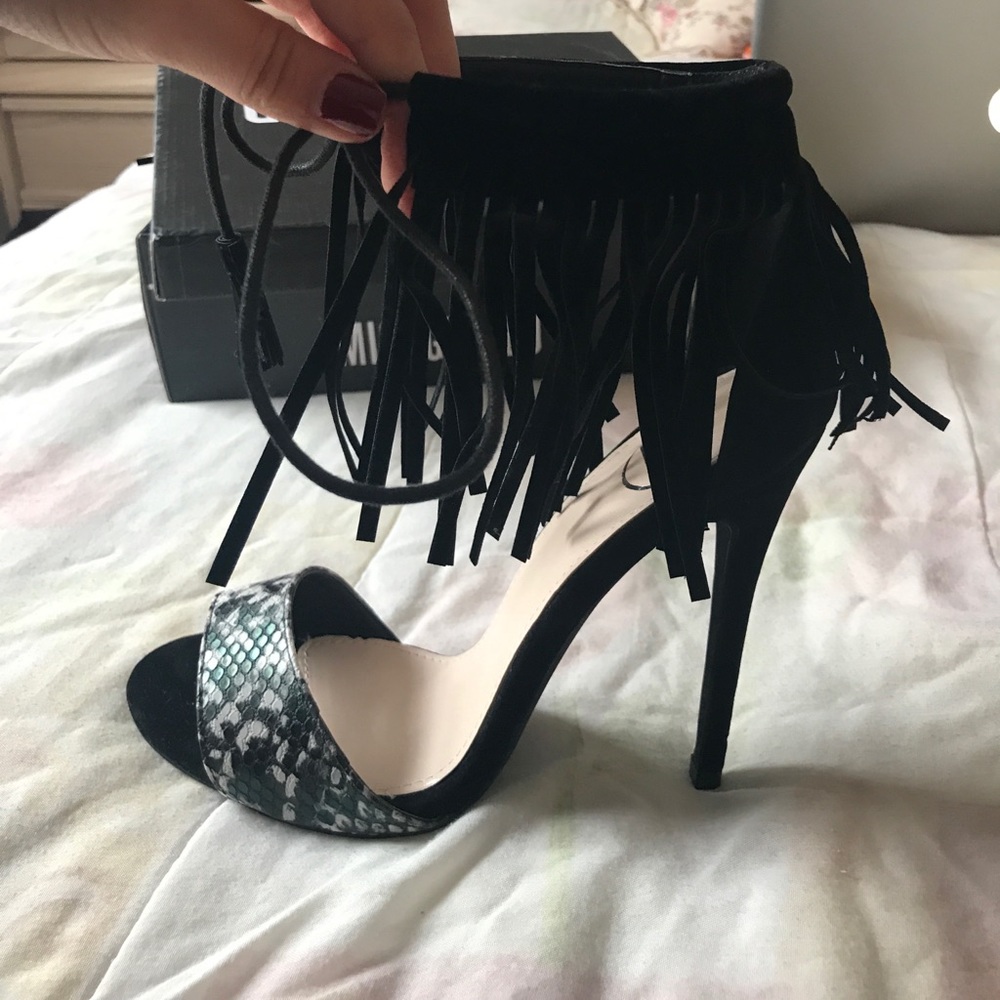 Black fringe heels - Picture 3 of 7