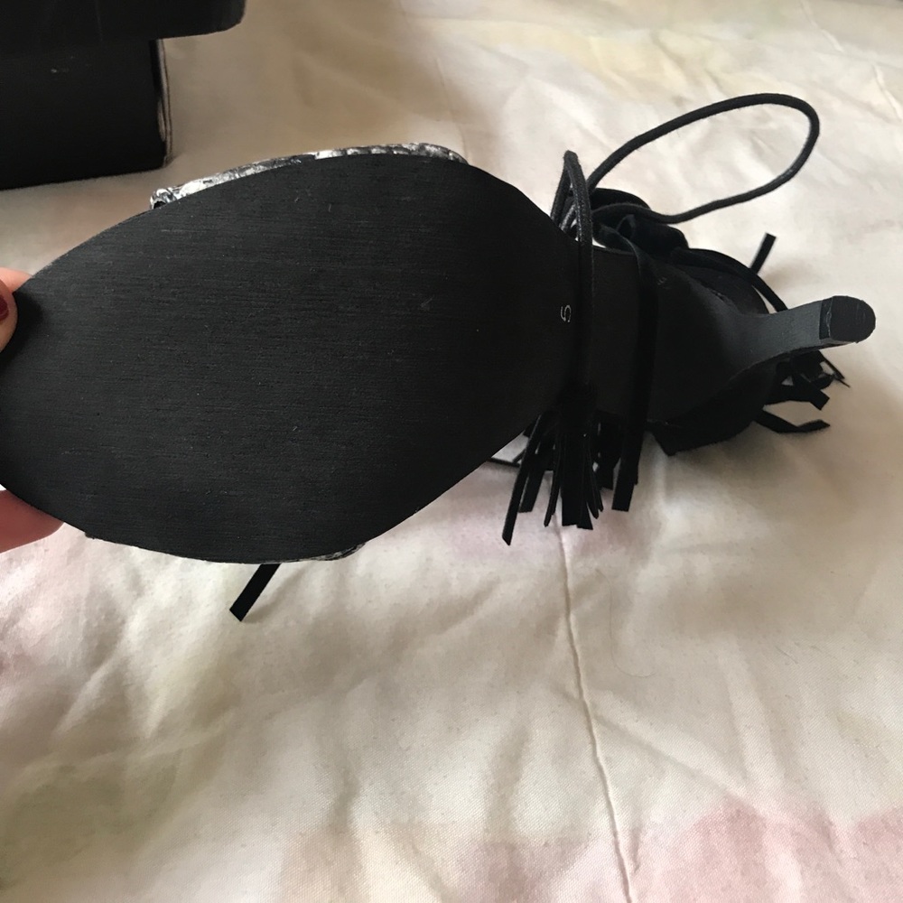 Black fringe heels - Picture 5 of 7